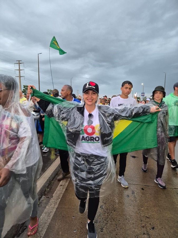 Grazi Camargo em marcha pelo agro