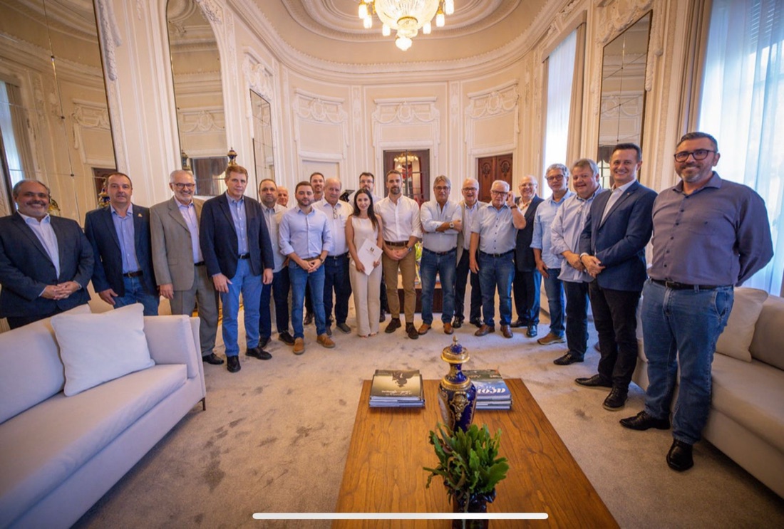 Grazi Camargo em reunião institucional pela pauta do agro